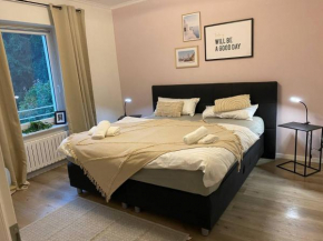 Haus mit Garten - Kingbett - WIFI - Parkplatz